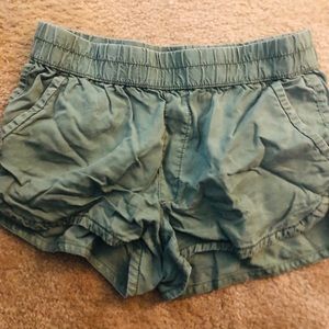 AE olive green cargo shorts